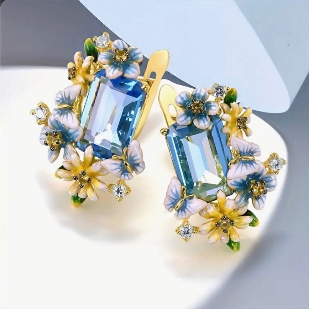 🩵 Betsey Johnson NEW stunning blue flower encrusted earrings 🩵